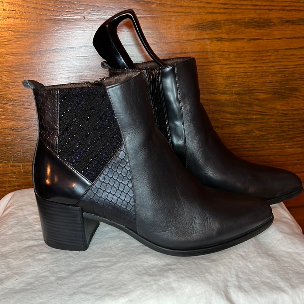 VENTURINI BLACK LEATHER BOOTS